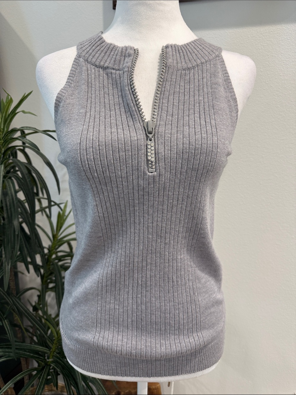 Vila Milano Rhinestone Zipper Light Gray Sleeveless Lightweight Sweater Top